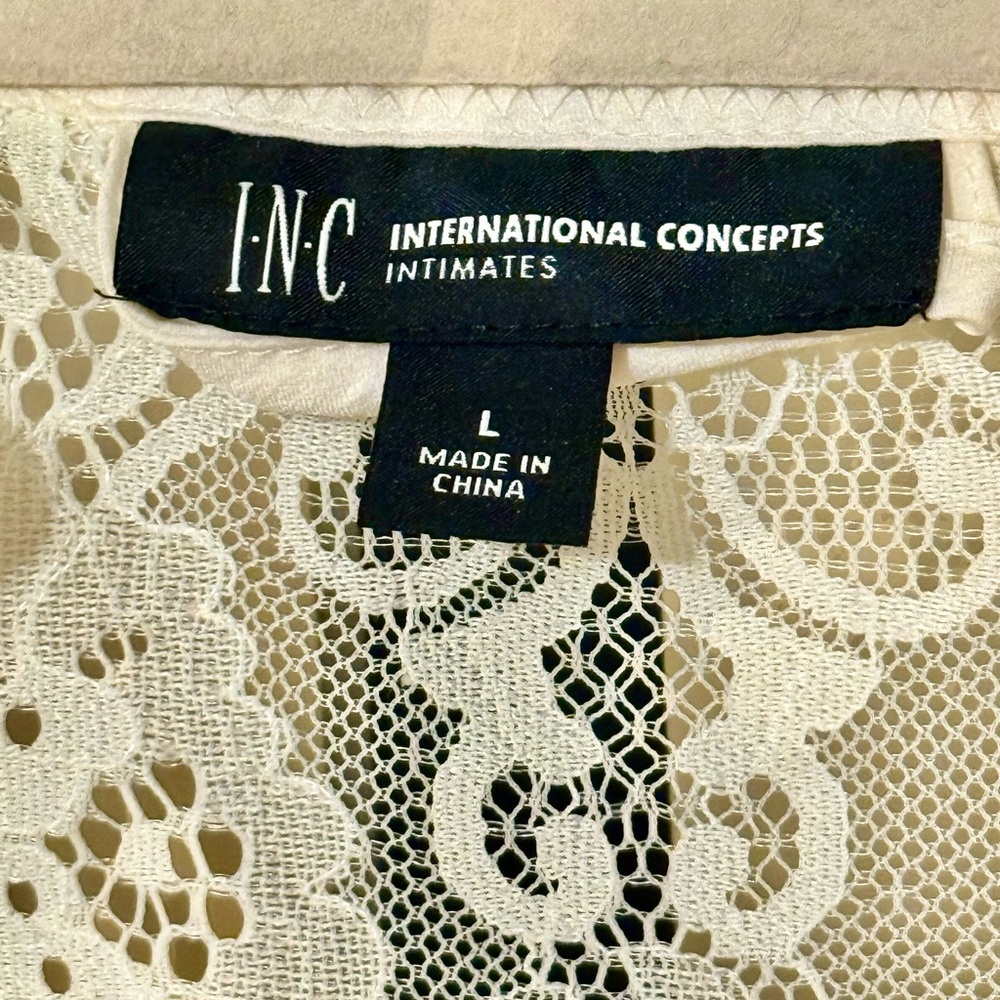 Elegant Lace Duster Cardigan - Picture 9 of 10